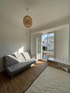 Nice Riviera Fabulous Seaside Apartment with 3 Bedrooms