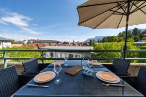 Beautiful T2 - Parking and close to the centre and lake