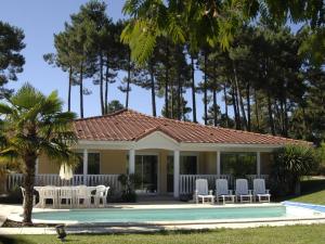 Villas Beautiful villa with a private pool in Lacanau-Ocean : photos des chambres