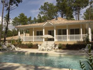 Villas Beautiful villa with a private pool in Lacanau-Ocean : photos des chambres