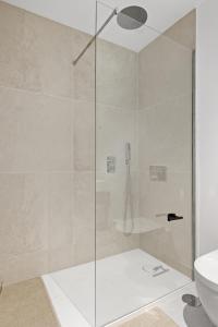Luxury Apartment hot tub included in price