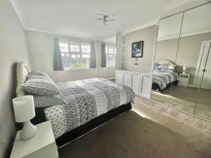 Cosy Modern Grimsby Home