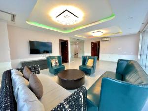 penthouse 4pn sea view near the beach