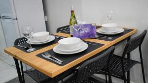 Canterbury Apartment with Parking - Monthly Stays