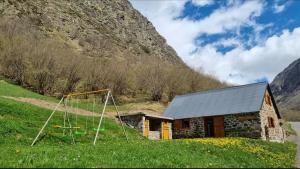 Maisons de vacances BERGERIE GRANGE DES 3 CIRQUES TROUMOUSE GAVARNIE ESTAUBE 4 personnes : photos des chambres