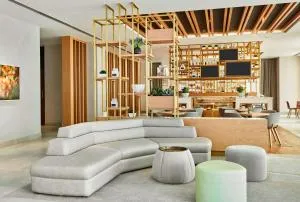Hilton Garden Inn Dubai, Mall Avenue