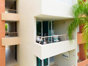 Coqui Beach Home, Paseo del Faro Combate