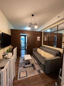 Apartment Condo in Air Residences Makati wifi Netflix Disney, pool & mall