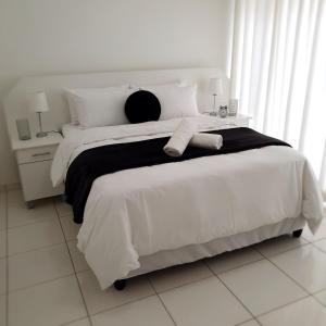 Overport Durban Halaal Accommodation 2V "No Alcohol Strictly Halaal No Parties" Entire Luxury Apartment, 2 Bedroom, 4 Sleeper, Self Catering, 300m from Musjid Al Hilaal