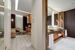 Deluxe Corner King Room room in DoubleTree By Hilton Adana