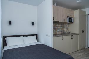 Теплі апартаменти MYFREEDOM біля метро Берестейська ваш комфортний відпочинок