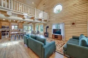 Private Riverside Cabin, Golf Across the Street - 圣安东尼