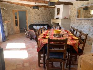 Maisons de vacances FONT NOUVELLE maison de charme Drome Provencale, 6 ou 10 personnes avec piscine : photos des chambres