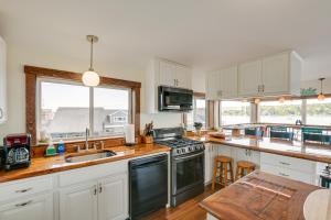 Ocean-View Apt in the Heart of Southwest Harbor!