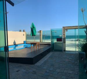 Triplex pé na areia