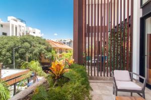 Kuxtal 3 Bedroom Downtown Apartment by Casago