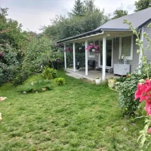 Domek nad jeziorem, a morze w gratisie - Domysłów