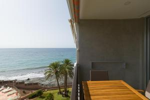 RENOVADO APARTAMENTO 1º LINEA DE MAR