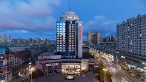 鞍山海城希尔顿花园酒店 - Yanjun