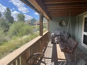 Riverside Retreat in Funky Fraser on Train, Bike and Bus Routes - Tabernash