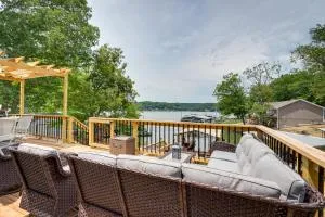 Private Dock and Fire Pit Lake of the Ozarks Home! - Stover