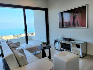 Luxury Beachfront Condo in Rosarito Pool & Jacuzzi