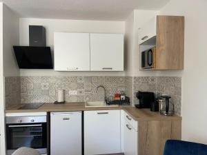 Au calme proche centre-ville, studio rénové avec équipements neufs et parking privé