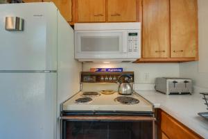 Quiet 1 BR and Loft Home about 6 Mi to Yosemite