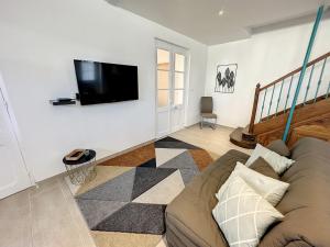 Maison Vue Pyrénées Centre ville - salle de jeux