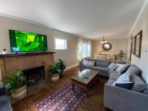 Beautifully remodeled house 1.5 miles from falls. - 4hvězdičkové hotely ve městě Niagara Falls