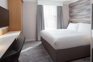 King Guest Room room in DoubleTree by Hilton Bath