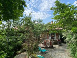 Maisons de vacances Cozy gite in the heart of an atypical hamlet : Maison de Vacances 2 Chambres