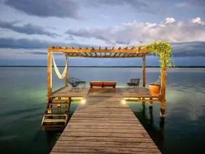 7BR Beautiful Waterfront Villa - Perfect Getaway by Solmar Rentals - Corozal