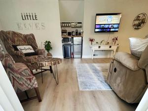 Dreamy Boho Remodeled Cottage with Mountain Views