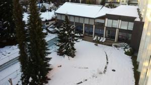 Laax with indoor and outside pool, sauna, 200 Meter to Ski lift , Fitnessroom, Tennis Place, Joyroom, Parkstadion Reserve