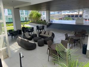 Abreeza chills place 1815