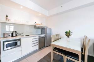 Inner Bloom - Tropical Chic in the CBD