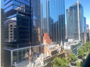 So Unique! Collins Street Vibe 2B2B