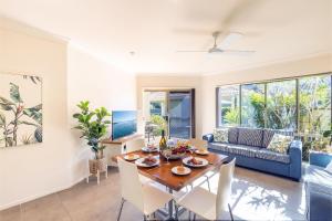Martys 7 2 Intrepid Cl - pool , air con , Wi-Fi and linen