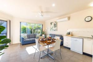 Martys 7 2 Intrepid Cl - pool , air con , Wi-Fi and linen