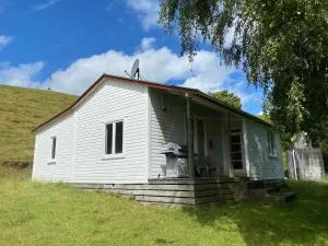Rustic Cottage Farm Stay - Patea
