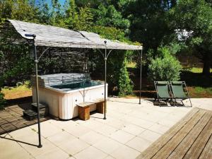 Villa provençale, piscine et jacuzzi privés.