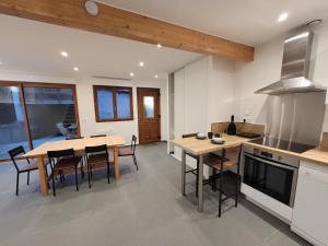 Maisons de vacances Le Bareyre - Grande Maison avec terrasse : photos des chambres