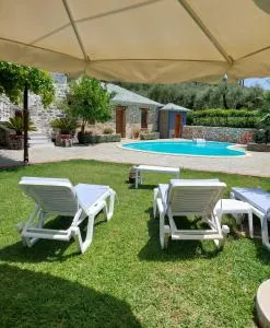 The Cocoon and olives Hut - 科罗皮