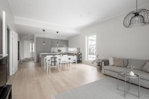 Semi-detached Scandinavian house with great location