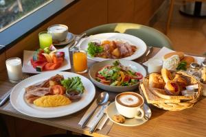 Golden Tulip Mandison Suites