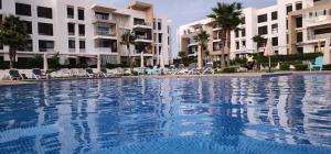 Plage des nation Prestigia 2 bedroom 100 mètre to the beach with huge pool