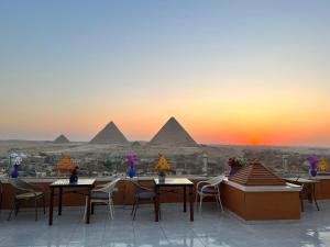 Pyramids View fort inn & Roof Top Access