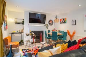 Funky Trendy 3 Bed 3 Bath with Patio in Dalston