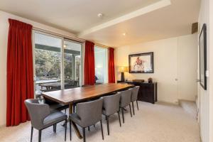 Aspect 5 Chalet a stones throw fromThredbo has to offer